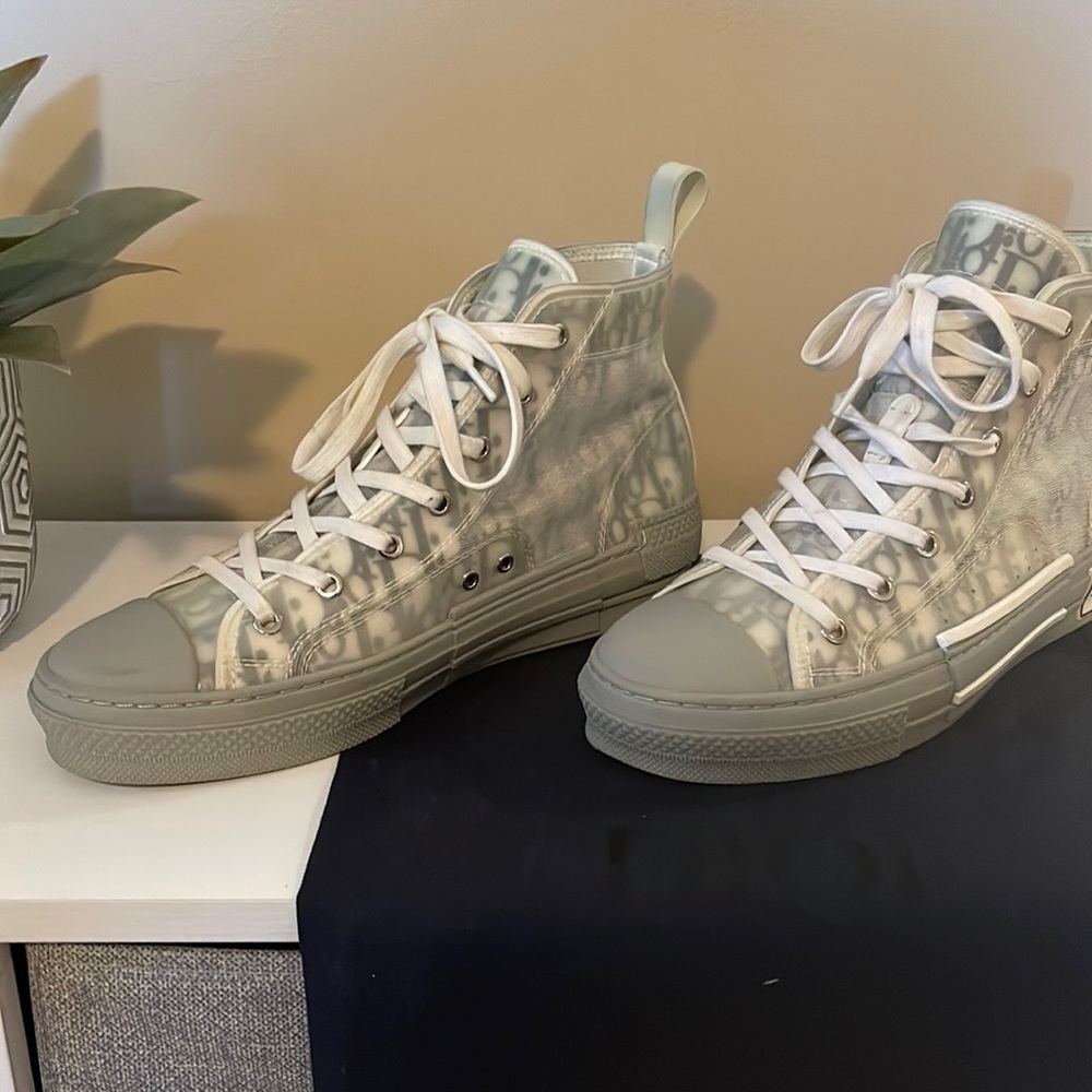 Dior B23 with dust bag